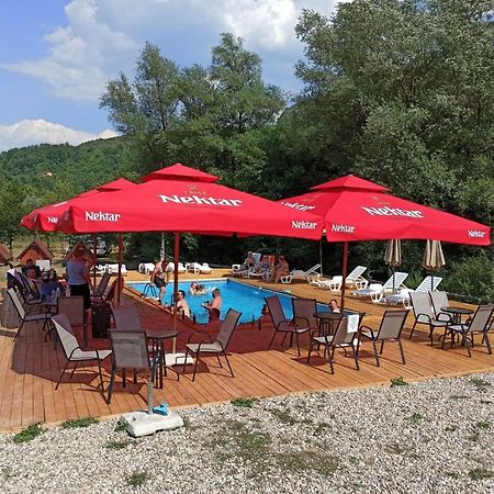 Camp Sutjeska Hotel Tjentiste Bagian luar foto