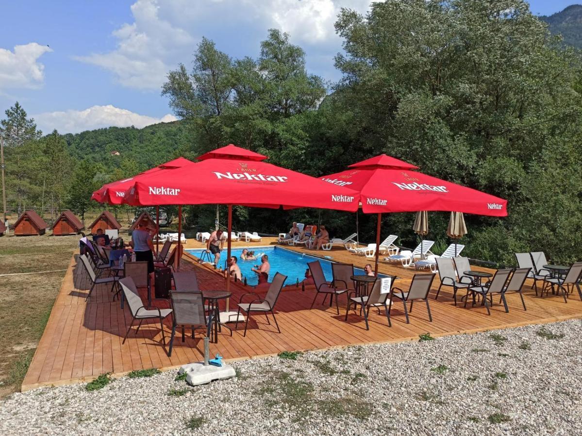 Camp Sutjeska Hotel Tjentiste Bagian luar foto