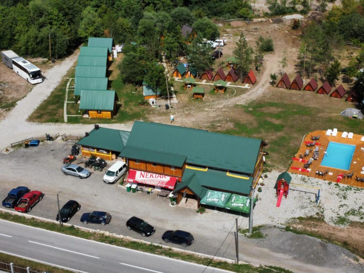 Camp Sutjeska Hotel Tjentiste Bagian luar foto