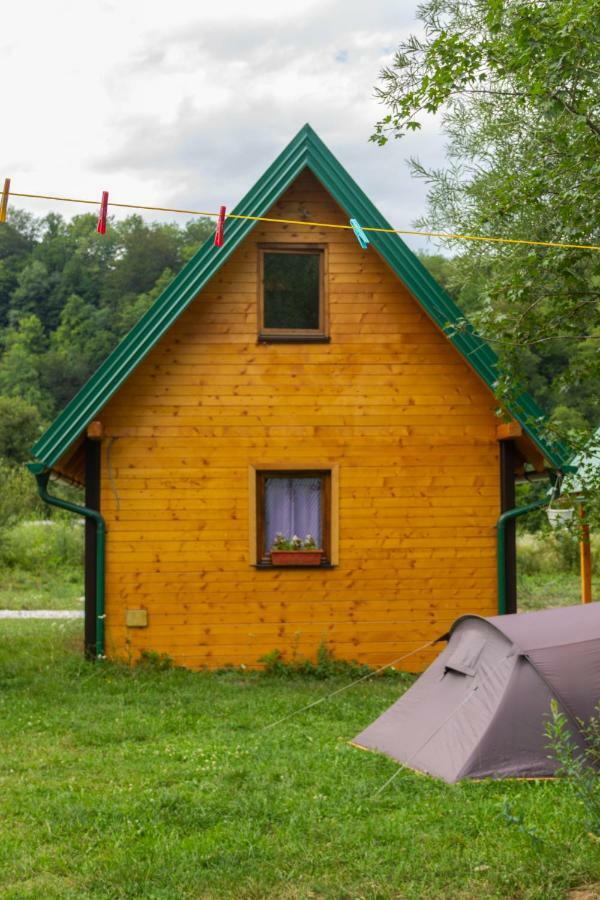 Camp Sutjeska Hotel Tjentiste Bagian luar foto