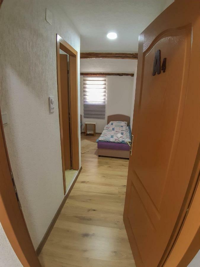 Camp Sutjeska Hotel Tjentiste Bagian luar foto
